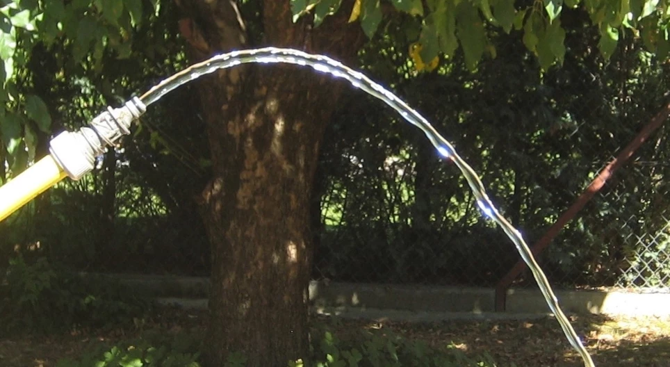 斜め投球の軌道曲線（上向き）