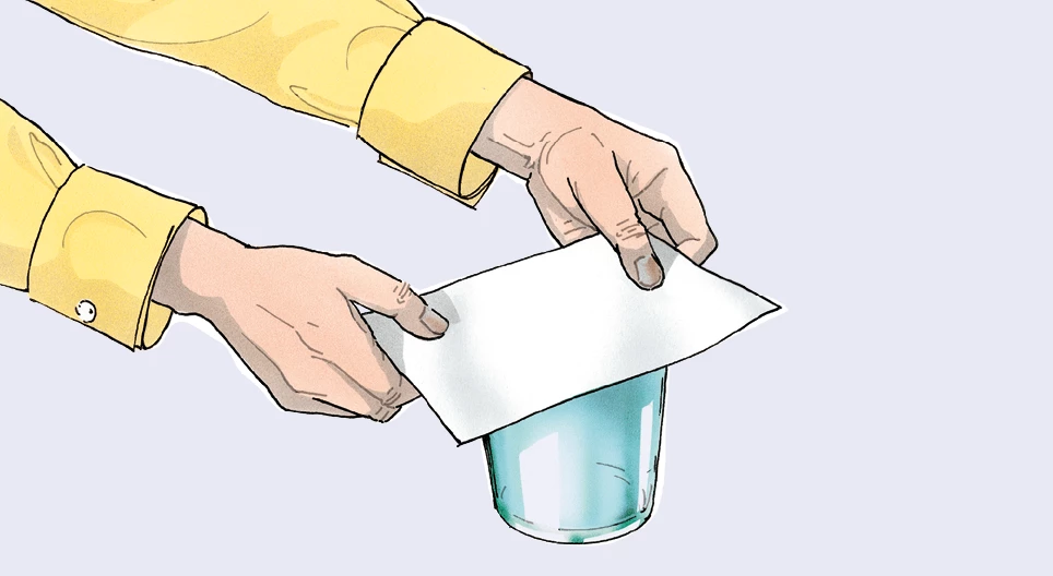 水がコップにくっつく