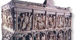 古老的基督教石棺上描绘的圣经故事