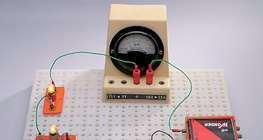 直列回路に接続された電球