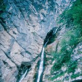 斯洛文尼亚萨瓦河上的岩溶泉