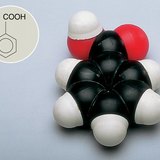 苯甲酸分子的空间填充模型