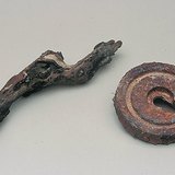 腐烂的木头和生锈的铁