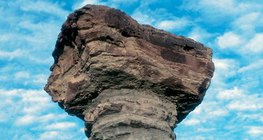 沙漠中的蘑菇状岩石