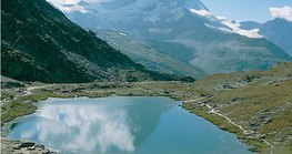 阿尔卑斯山的冰碛湖