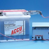 鉛蓄電池が充電されている