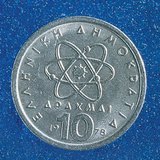 刻在希腊硬币上的古希腊哲学家德谟克利特