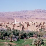 阿特拉斯山脉脚下的小城