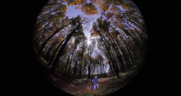 鱼眼镜头拍摄的满月