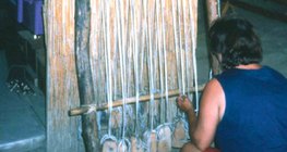 先史時代の織機の再建