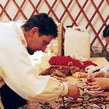 毡合是一种传统工艺，今天一些工匠仍在使用