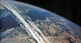 红海上空的高速气流