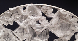 在國際空間站的微重力下的水晶鹽結晶