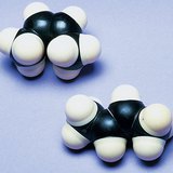 顺式-2-丁烯的空间填充模型和反式-2-丁烯分子