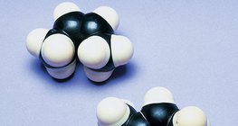 顺式-2-丁烯的空间填充模型和反式-2-丁烯分子