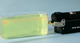 在一条直线上的光速