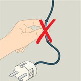 使用绝缘层破损的电气设备是很危险的！