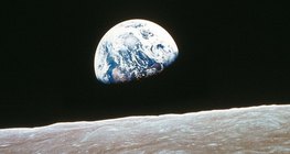 从月球上看地球