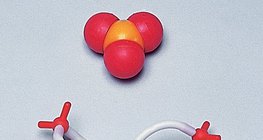 三氧化硫分子的空间填充和棒模型