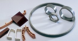 由硬质PVC制成的物品