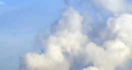 冒煙的工廠煙囱