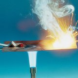 演示红色和白色磷的闪点