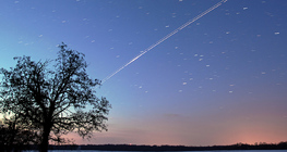 国际空间站和奋进号航天飞机的路径