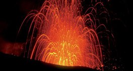 斯特龙博利的火山喷发，意大利