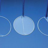 显示液体的分子彼此吸引