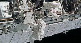 工作中的宇航員