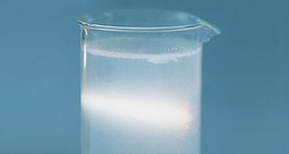 由淀粉溶液所示的丁达尔效应