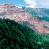 阿尔卑斯山的露天铁矿