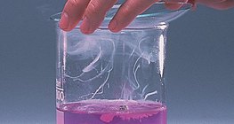 钾与含有酚酞的水反应