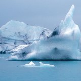 形状不规则的冰山