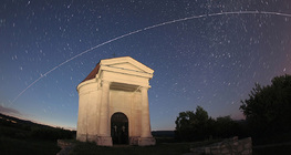 在天空中的国际空间站路径