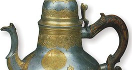 帶裝飾的土耳其茶壺