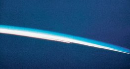 圍繞地球的大氣