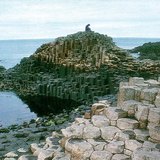 分为六棱柱的玄武岩