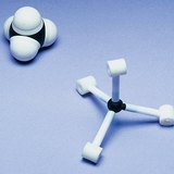 甲烷的空间填充以及球和棒的模型