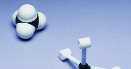 甲烷的空间填充以及球和棒的模型