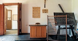 歐普斯陶塞爾的鄉村學校，匈牙利