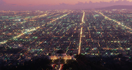 格里菲斯天文台前看到的洛杉矶与景观