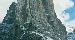 多洛米蒂山风化的岩石