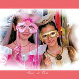 狂欢节上盛装打扮的女孩