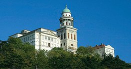 潘諾恩哈爾姆的千年修道院