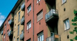 装在墙上的燃气热水器