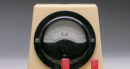 電圧計