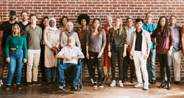 谁塑造了我们？群体对我们日常生活的影响