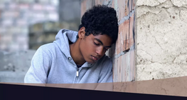 如何识别虐待？