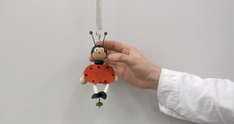 Mass dependence of the period of the motion of a toy suspeded on a spring (basic)